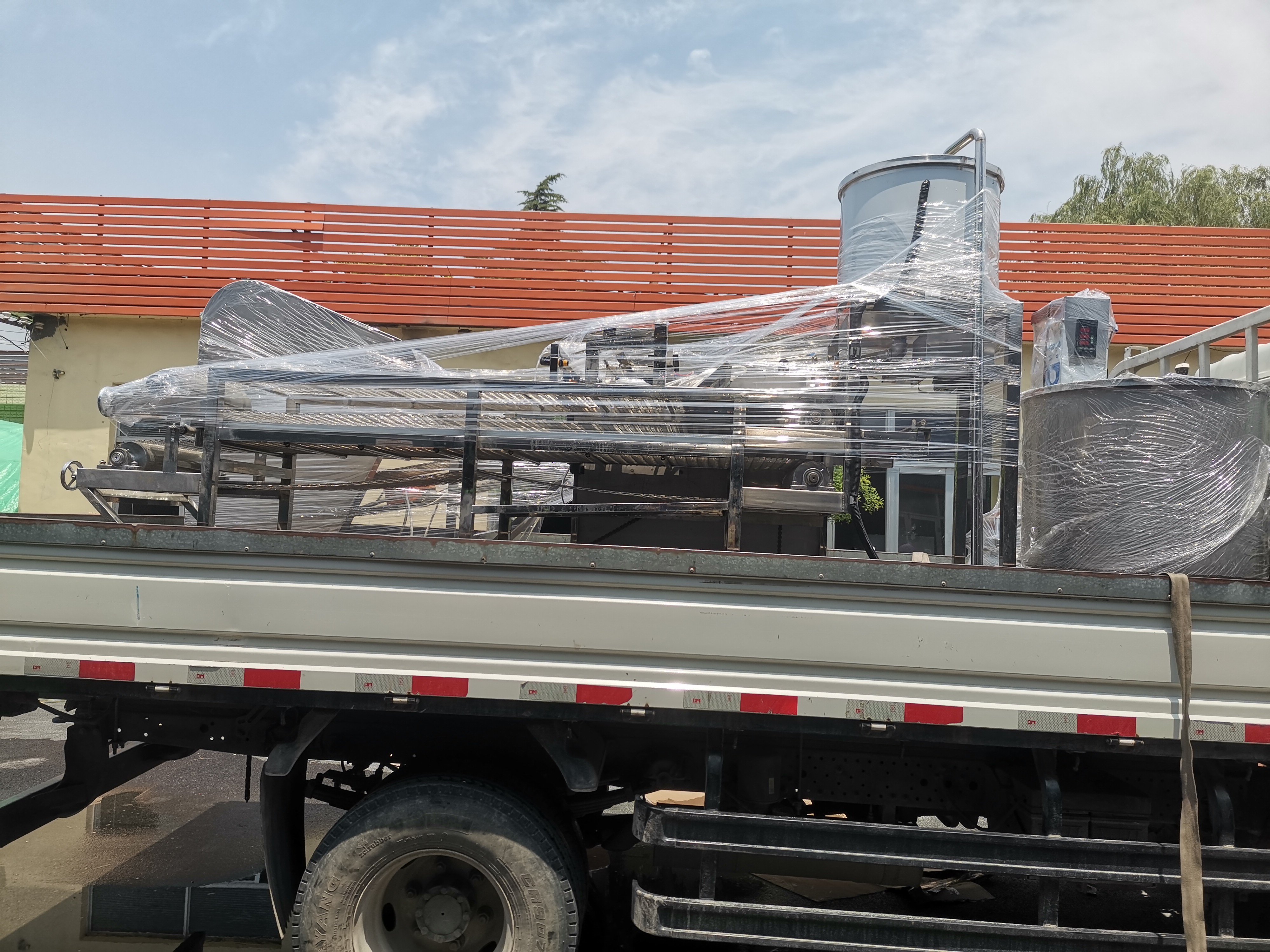 迪生機(jī)械——全自動(dòng)帶包布雙向調(diào)整的豆腐皮機(jī)干豆腐機(jī)發(fā)貨赤峰