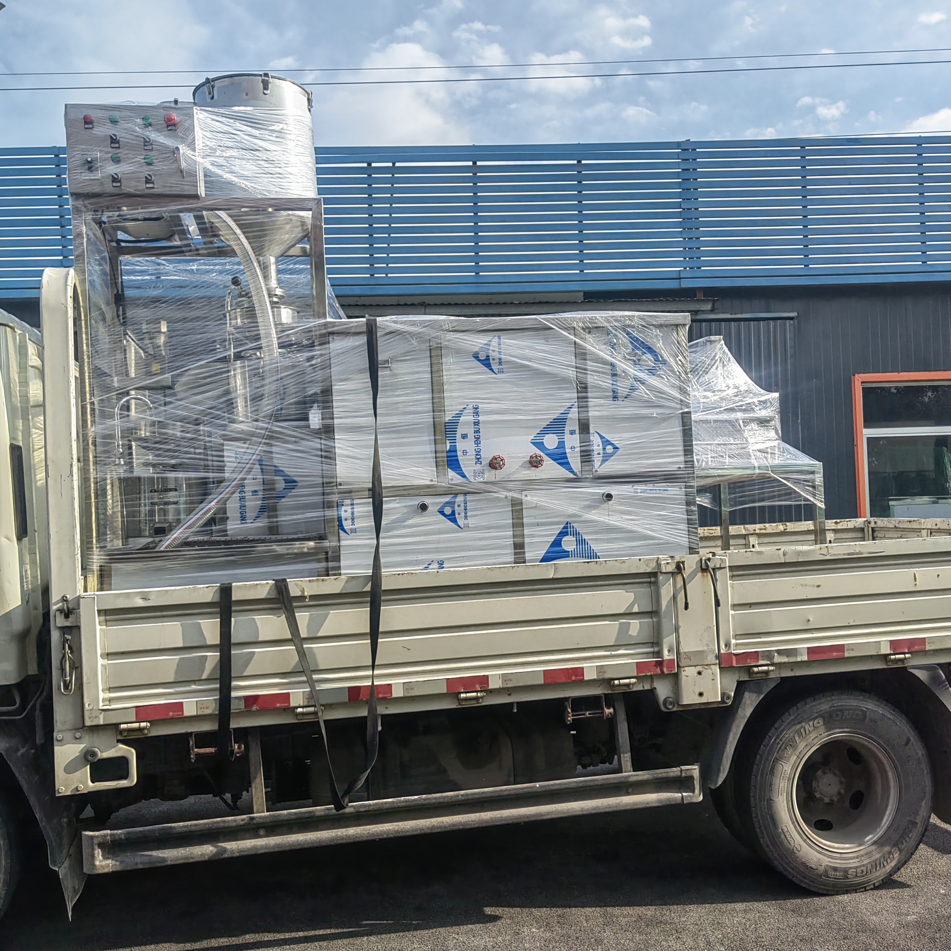 迪生機(jī)械——新疆客戶(hù)定做的商用三聯(lián)豆腐機(jī)和豆腐壓榨機(jī)發(fā)貨了