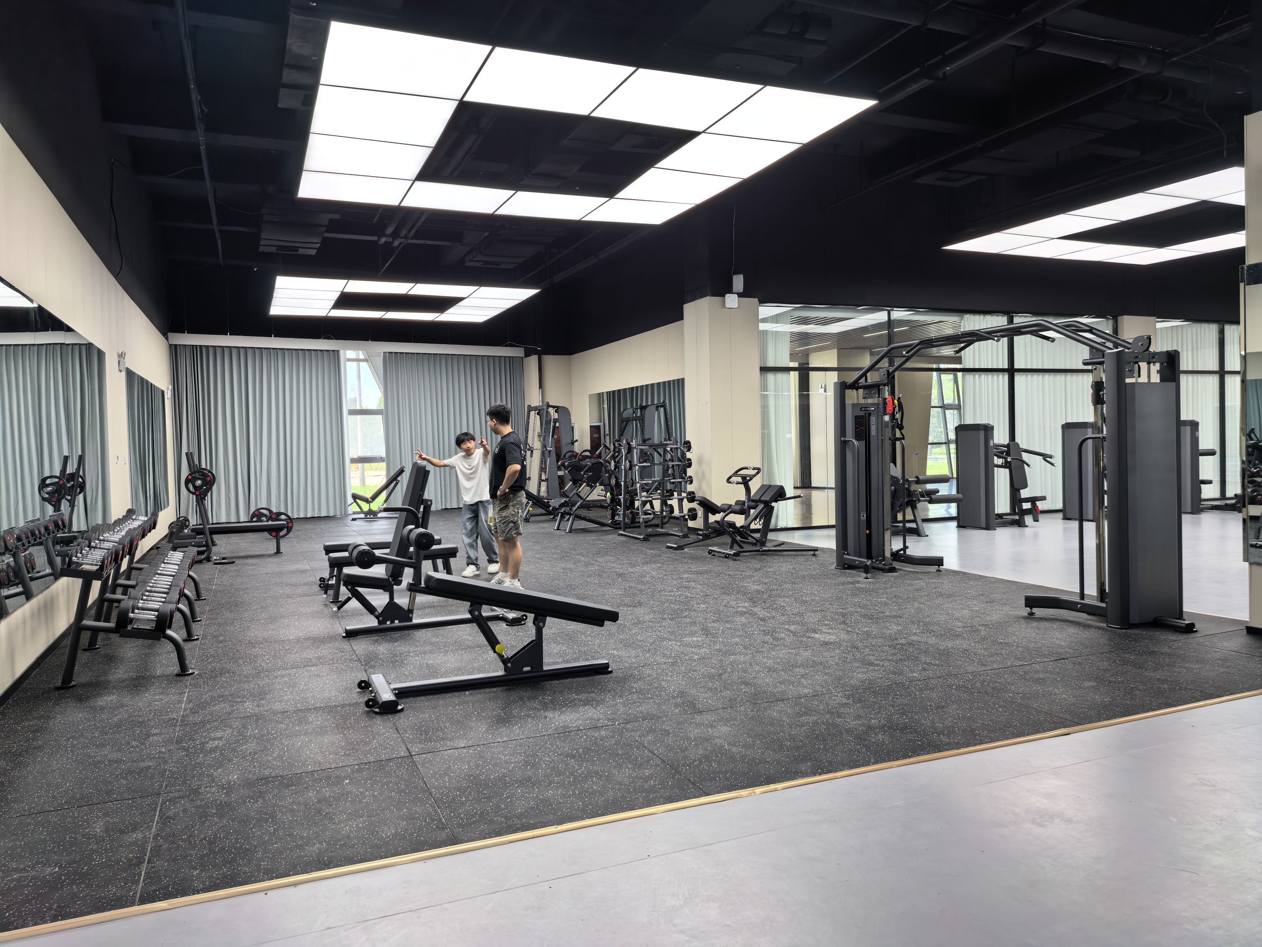 綜合訓(xùn)練器材哪款好？一定要選擇...